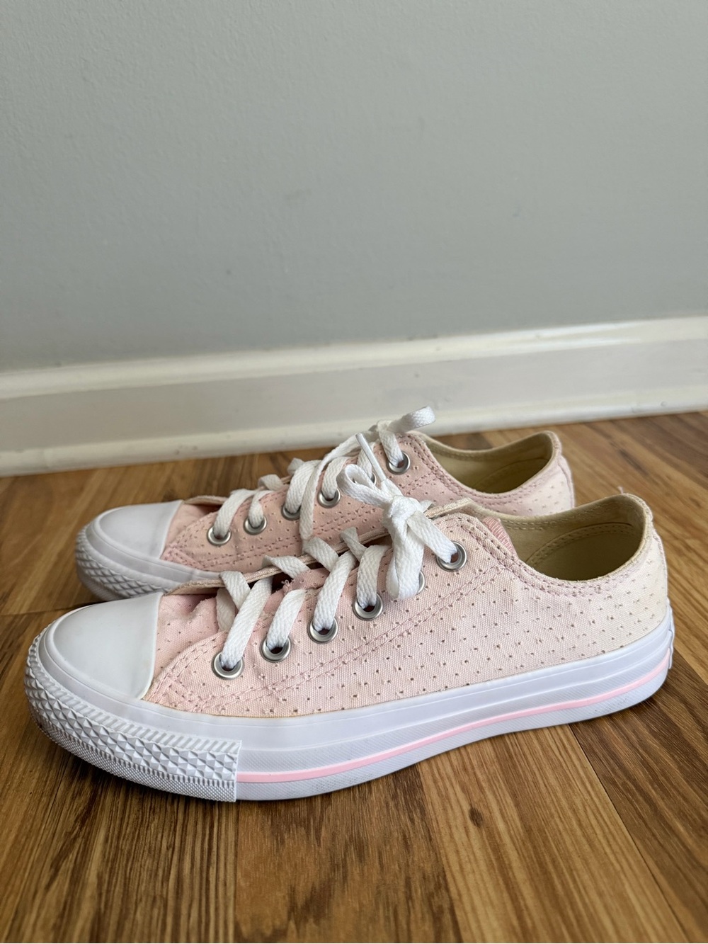 Size 7 - Converse Chuck Taylor All Star Low Cherry Blossom Women’s